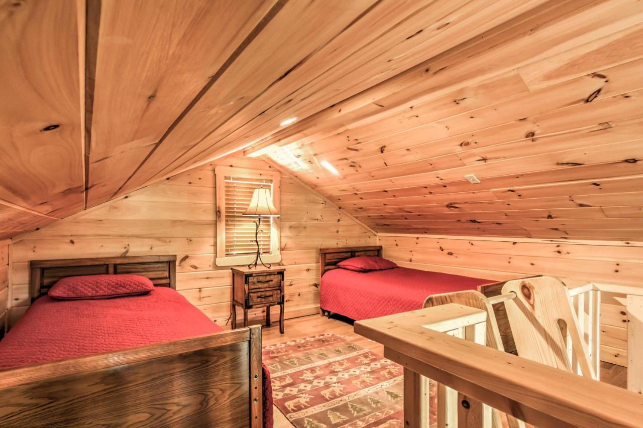 Private Sevierville Cabin With Mountain Views And Loft Εξωτερικό φωτογραφία