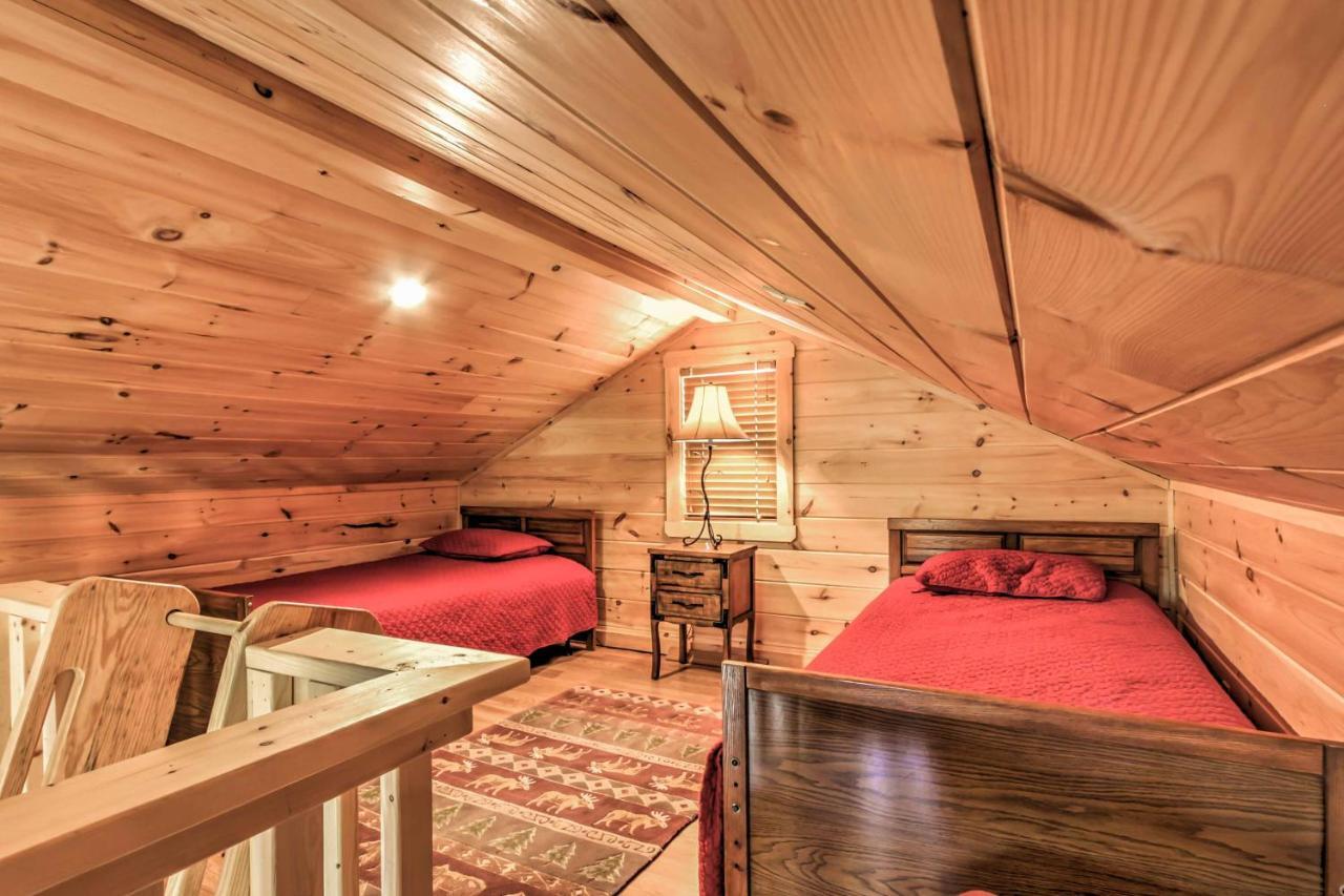 Private Sevierville Cabin With Mountain Views And Loft Εξωτερικό φωτογραφία