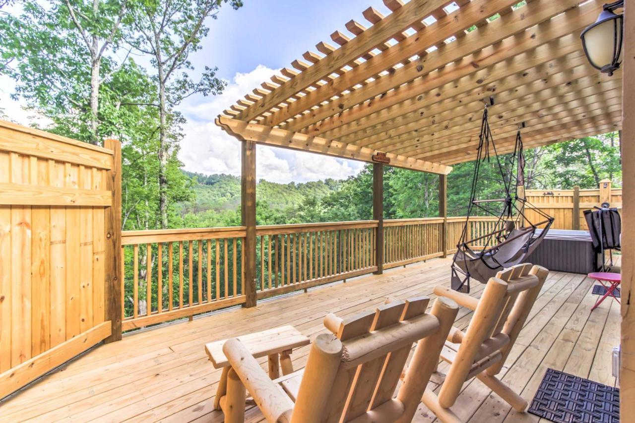 Private Sevierville Cabin With Mountain Views And Loft Εξωτερικό φωτογραφία